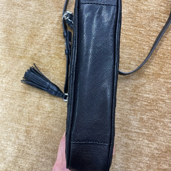 Tory Burch small black leather cross body bag with adjustable strap - Picture 4 of 12